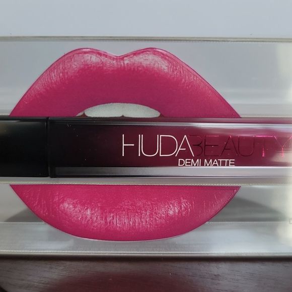 HUDA BEAUTY - Demi Matte Liquid Lipstick - Passionista - Picture 2 of 7